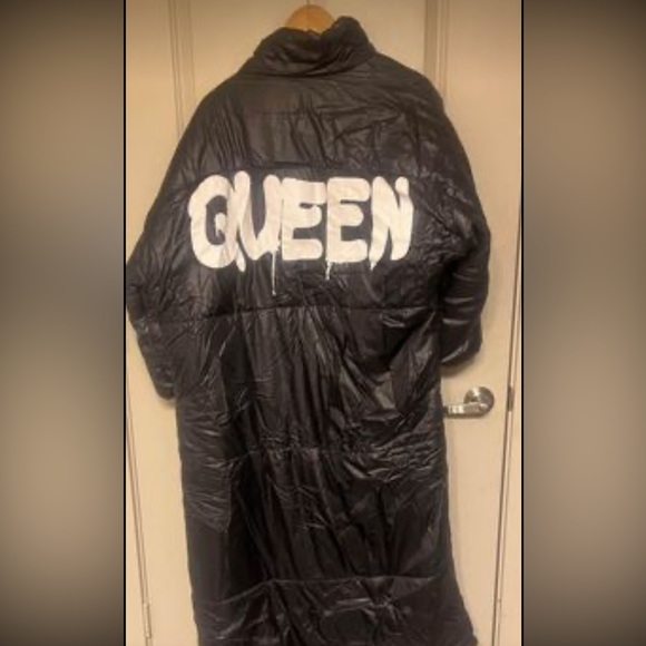 'Queen' print oversized padded jacket Size M - Picture 6 of 6